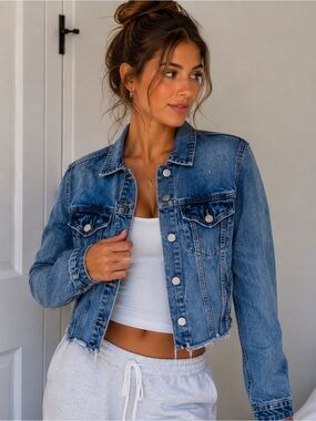 Adorable Garage jean jacket size s